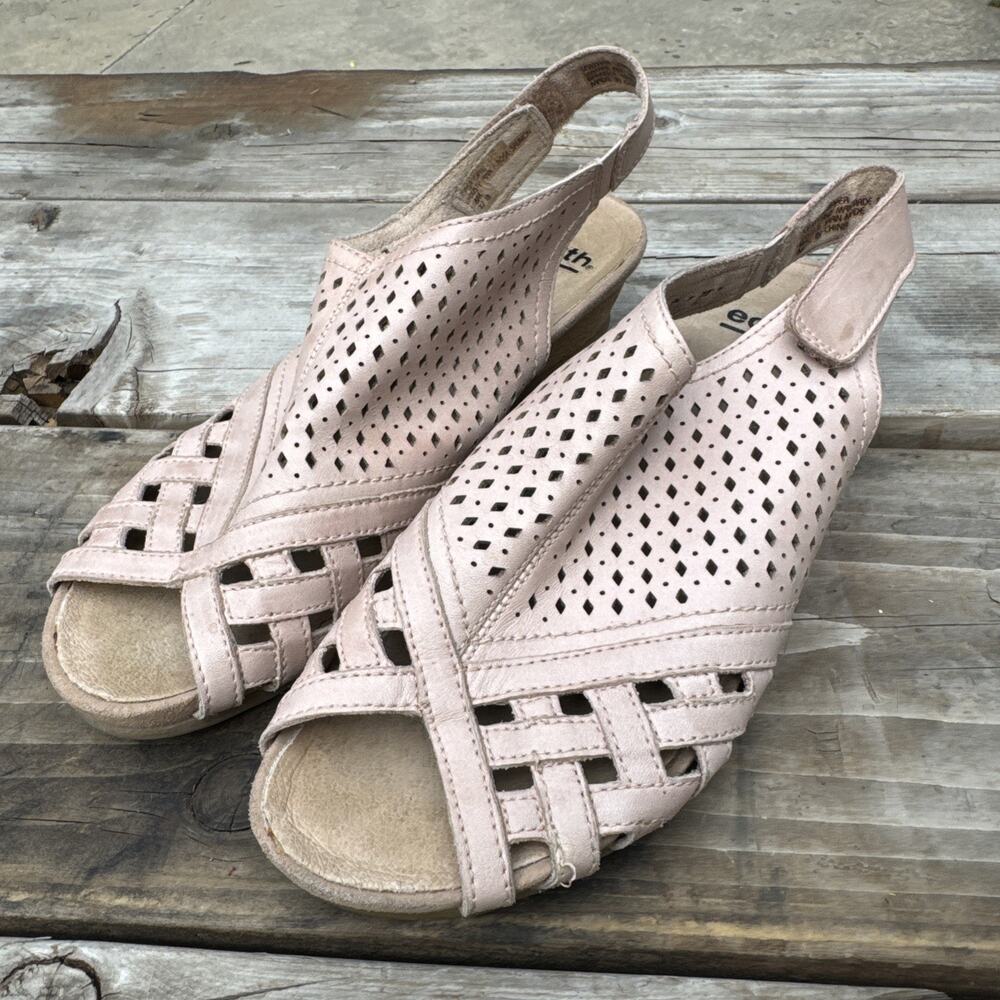 Earth Pisa Galli Sandals Women's 8 M Dusty Pink Perforated Leather Wedge Heels